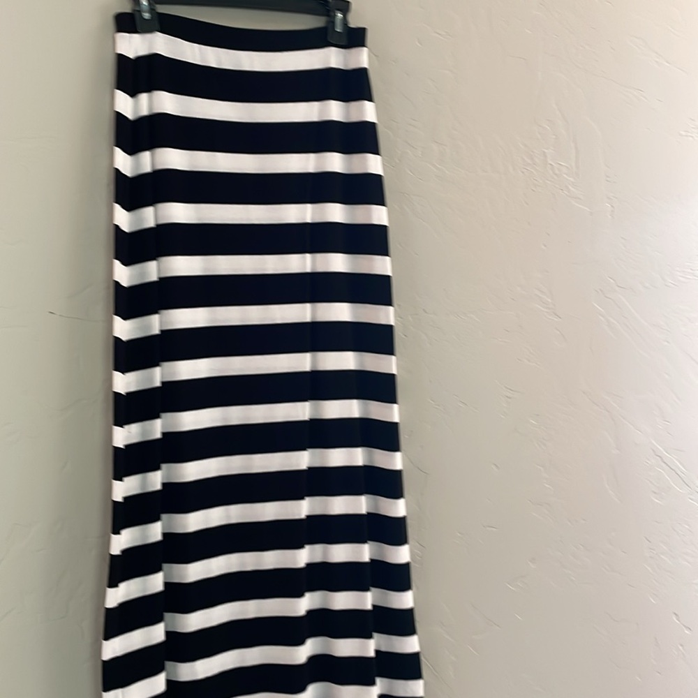 White House Black Market Skirt - Picture 4 of 4
